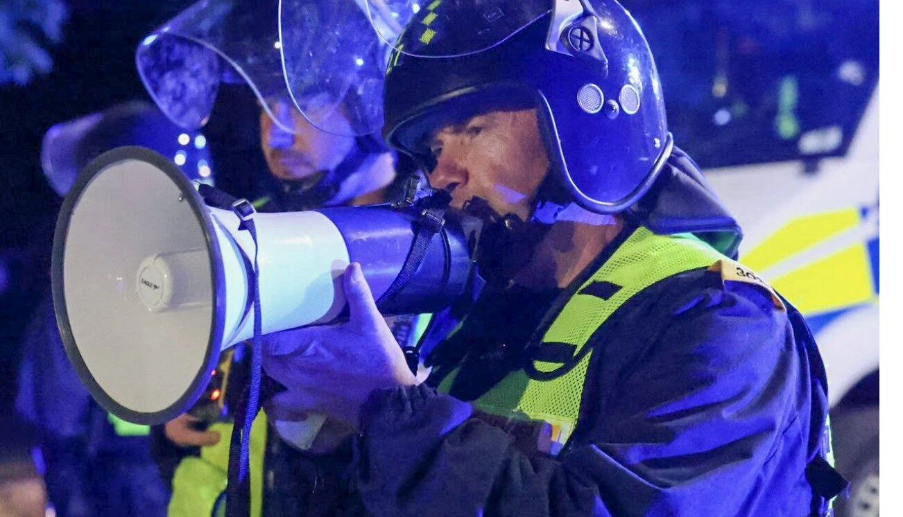 Epping Clashes Escalate as Locals Turn on Rioters Targeting Migrant Hotel