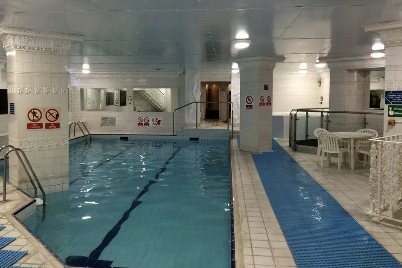 Protest Erupts Outside Britannia Hotel in East London After Migrant Buses Arrive