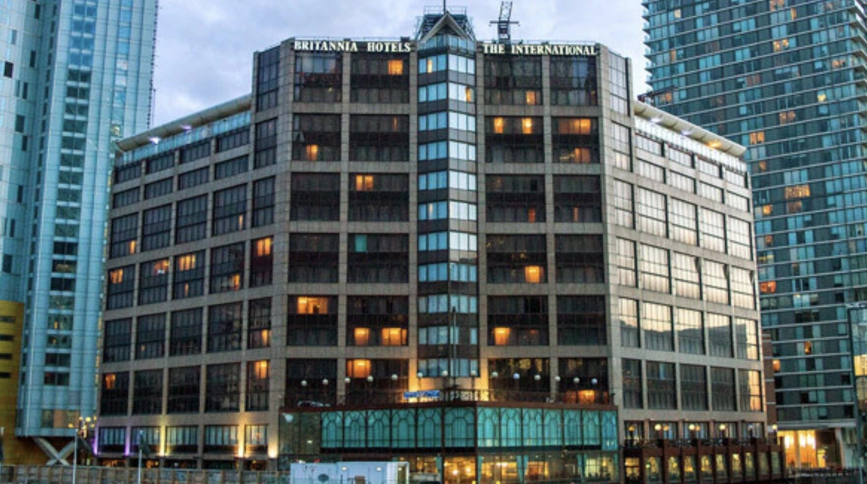 Protest Erupts Outside Britannia Hotel in East London After Migrant Buses Arrive