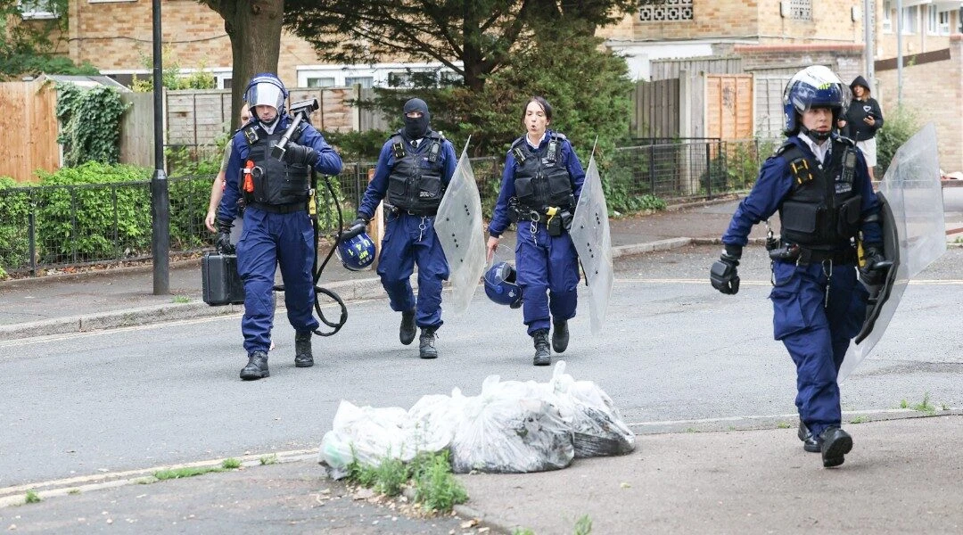 Murder Investigation Launched in Newham as Police Seal Off Walton Road Crime Scene