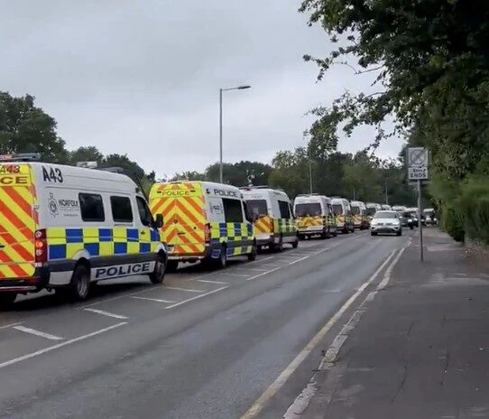 Anti-Migrant Protesters March on Epping Council Offices After Being Fenced in Outside Migrant Hotel