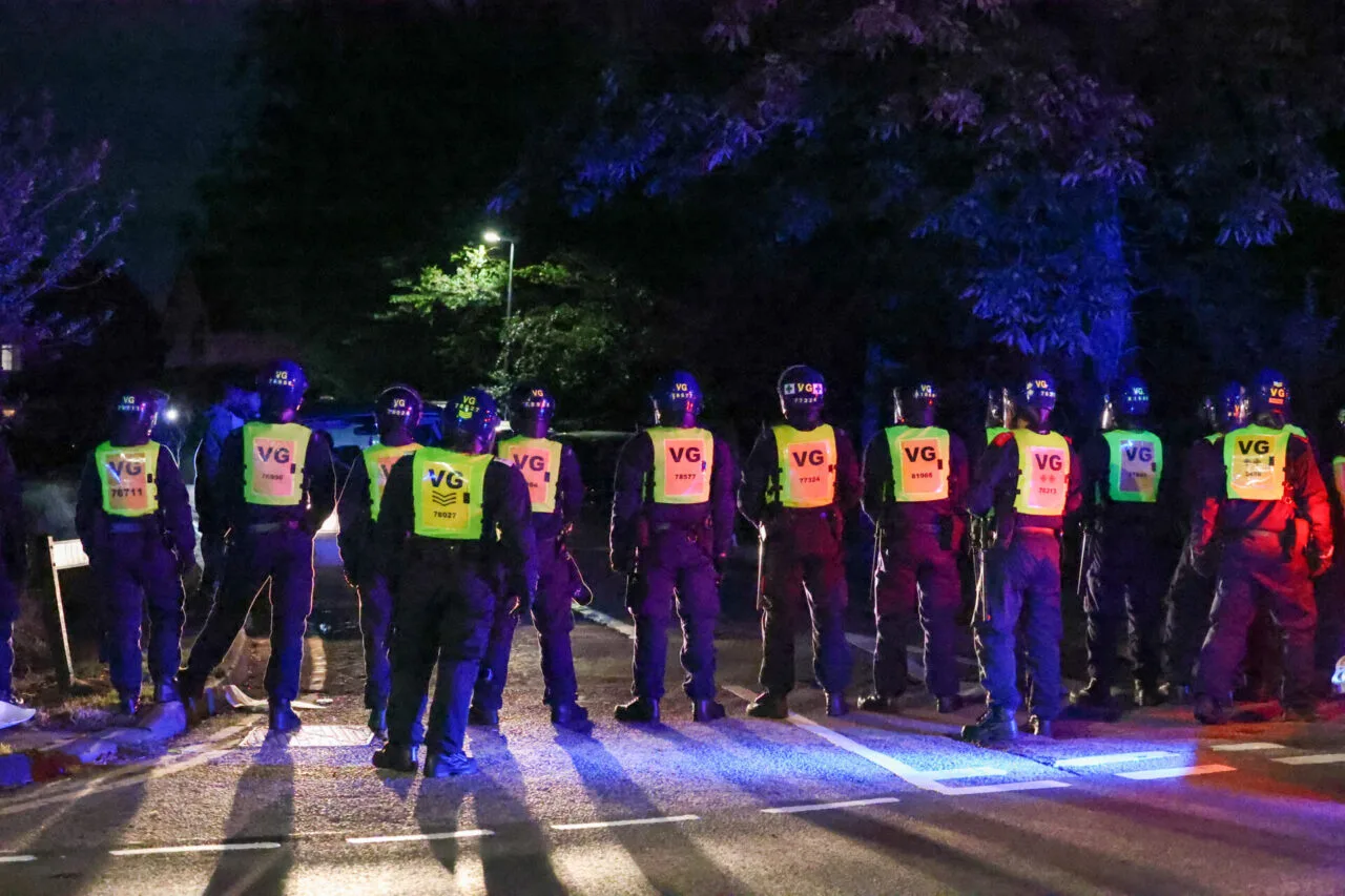 Violent Clashes Erupt Again Outside Epping Migrant Hotel as Police Hunt Suspects and Enforce Section 60AA Order