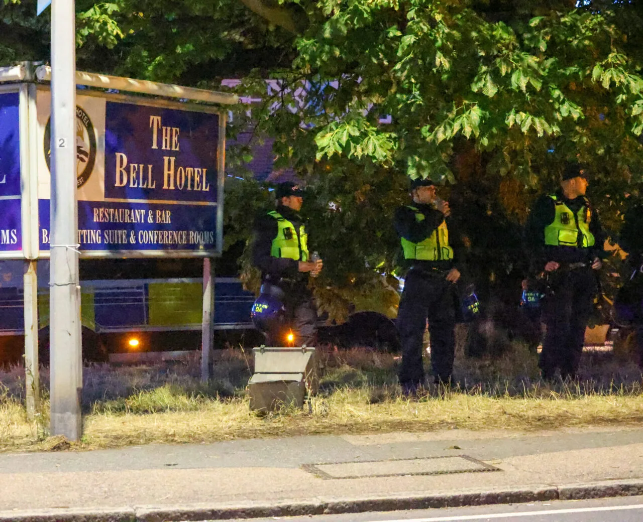 Violent Clashes Erupt Again Outside Epping Migrant Hotel as Police Hunt Suspects and Enforce Section 60AA Order