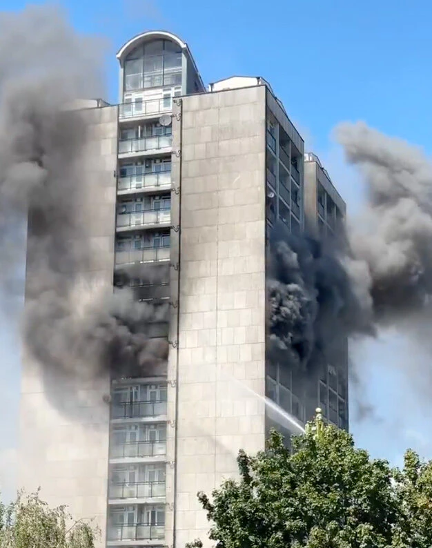 70 Firefighters Battle Tower Block Blaze in Walworth – Public Urged to Avoid Area
