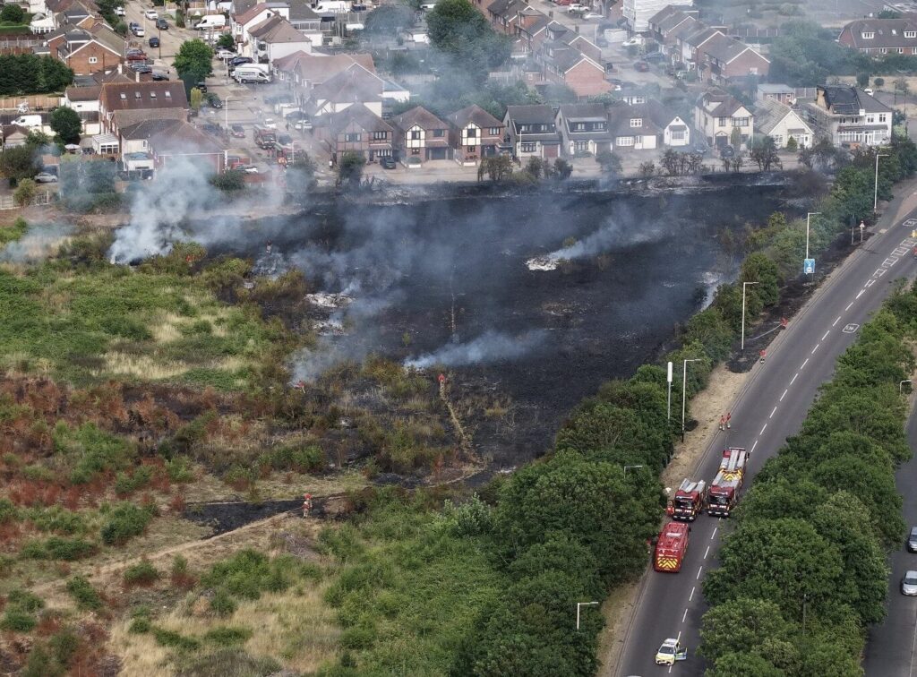 Glebe Road Residents Evacuated as Major Grass Fire Rages Behind Albion Pub in Rainham