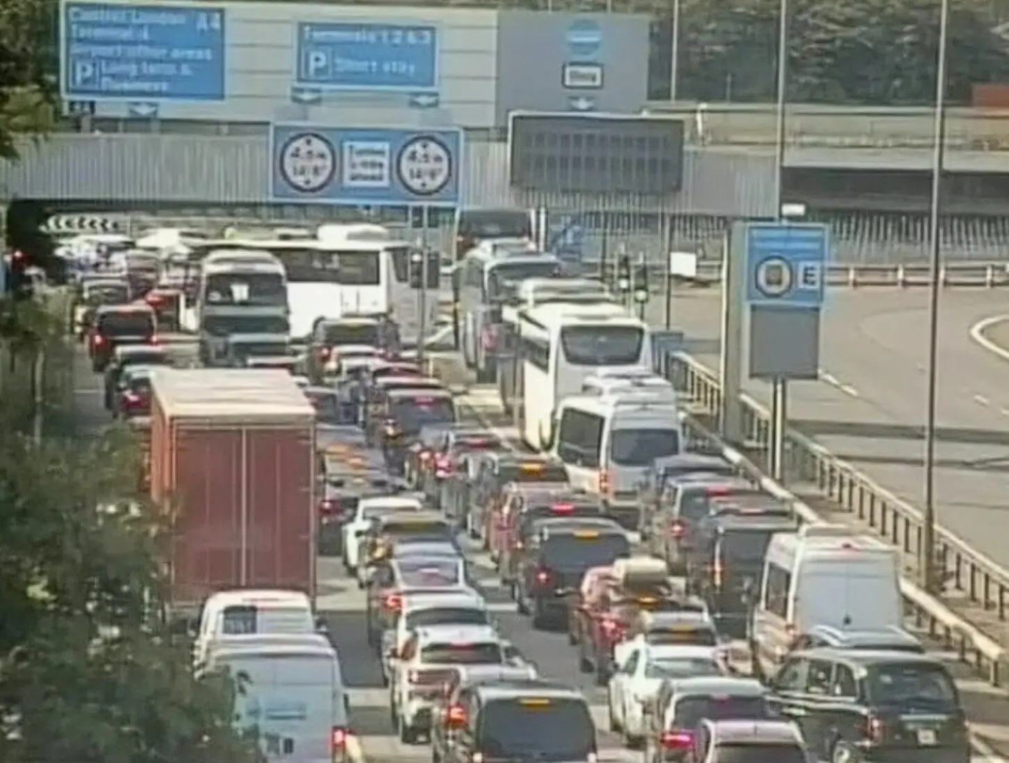 Heathrow Tunnel Closure Causes Major Delays on M4 Spur Road