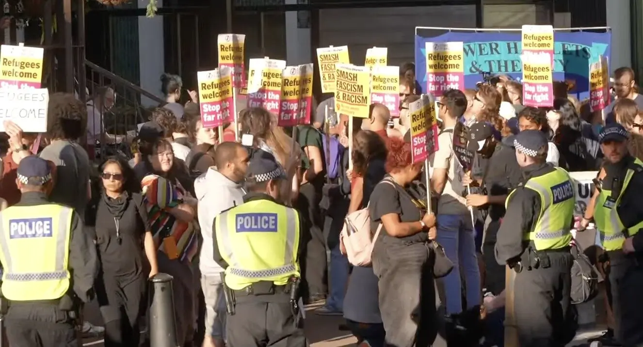 Two Arrested as Protests Erupt Outside Hotels Housing Asylum Seekers in Canary Wharf and Islington
