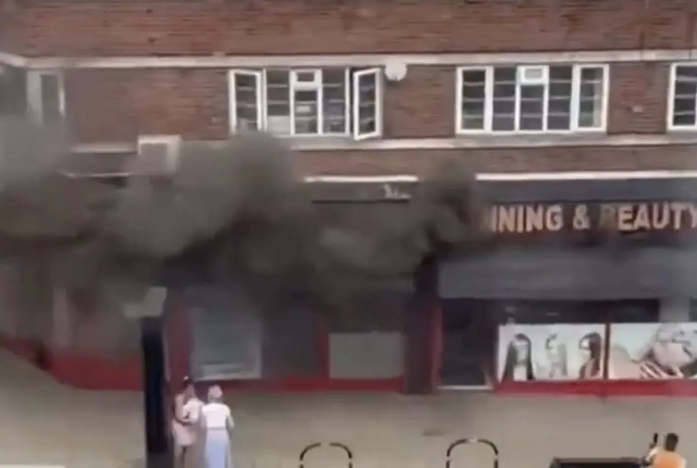 Woman Runs Into Street Naked as Fire Erupts at London Tanning Salon