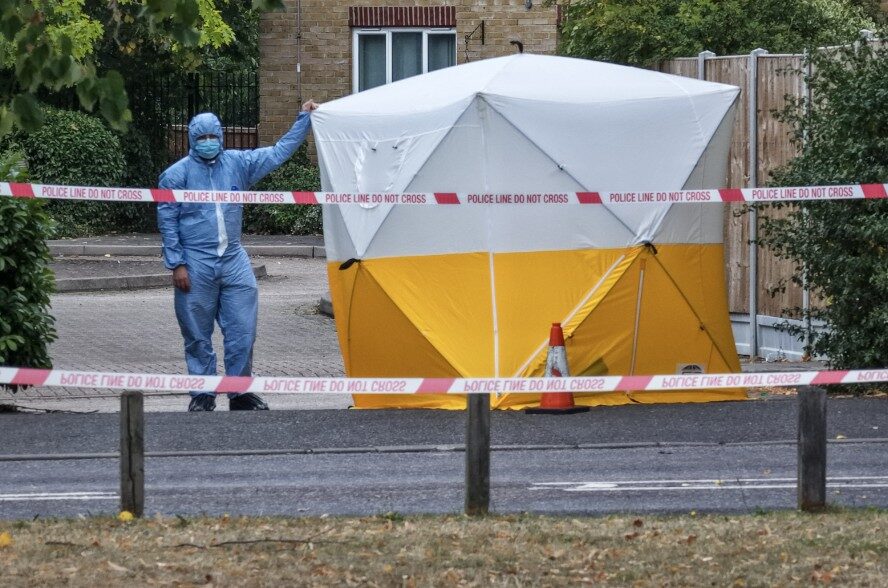Murder Manhunt after Woman Killed outside Care home in Romford – UKNIP