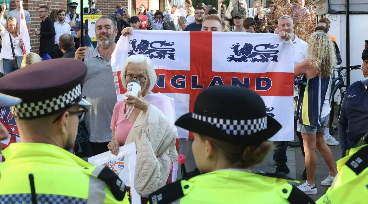 Bromley residents protest against migrant housing in their community