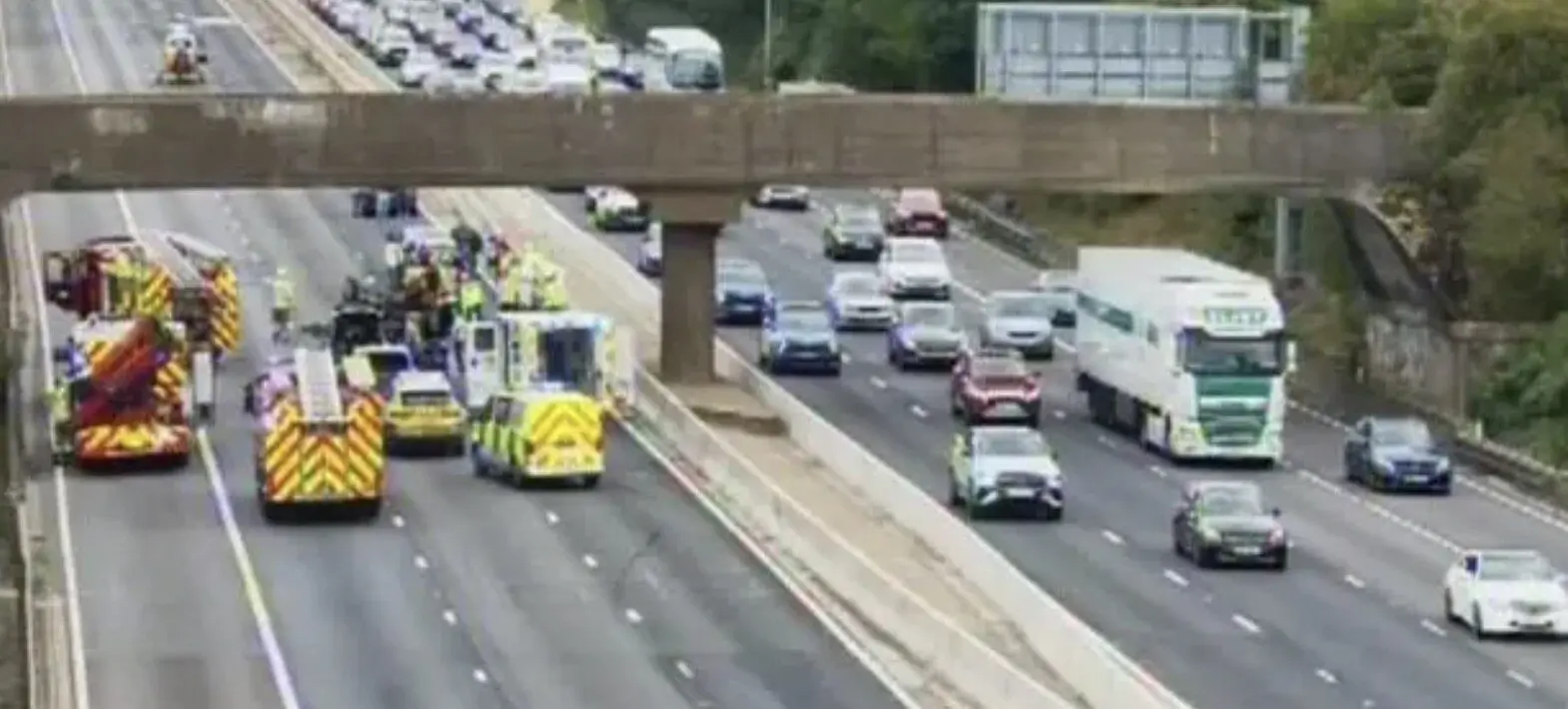 M1 Closed Southbound in Bedfordshire After Multi-Vehicle Collision
