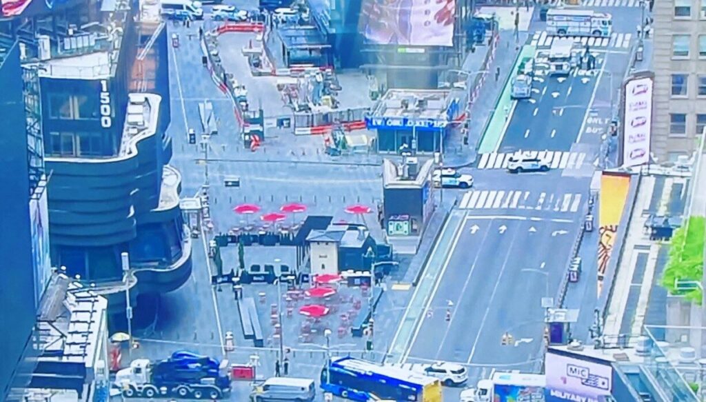 Times Square evacuated amid NYPD probe into ‘suspicious package’