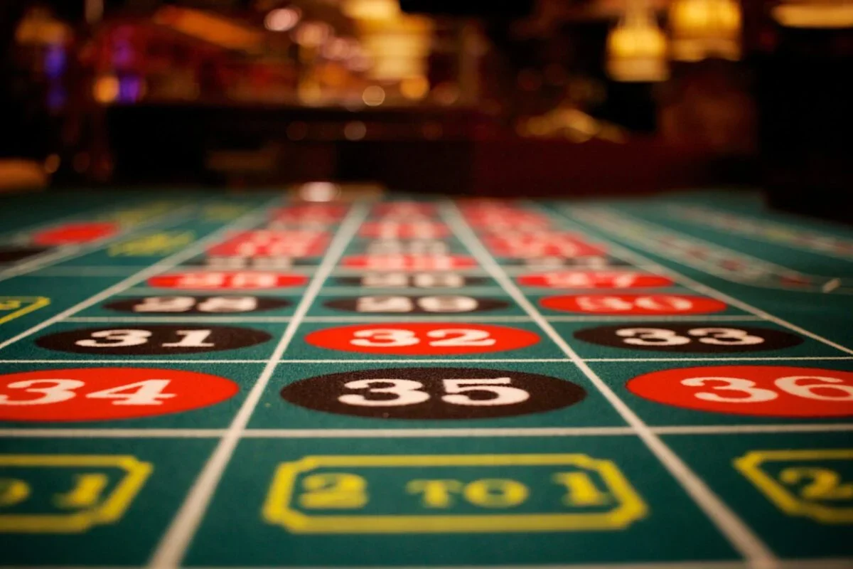 Why Online Casinos Don’t Build Games Themselves – and Who Does It Instead
