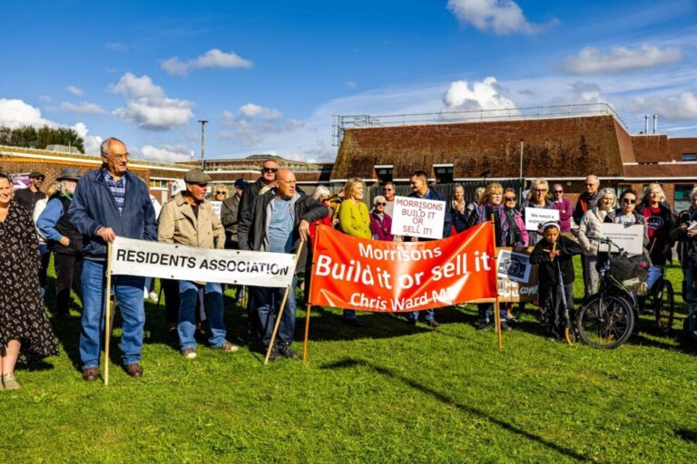 Peacehaven Residents Protest Over Morrisons Supermarket Delay – UKNIP