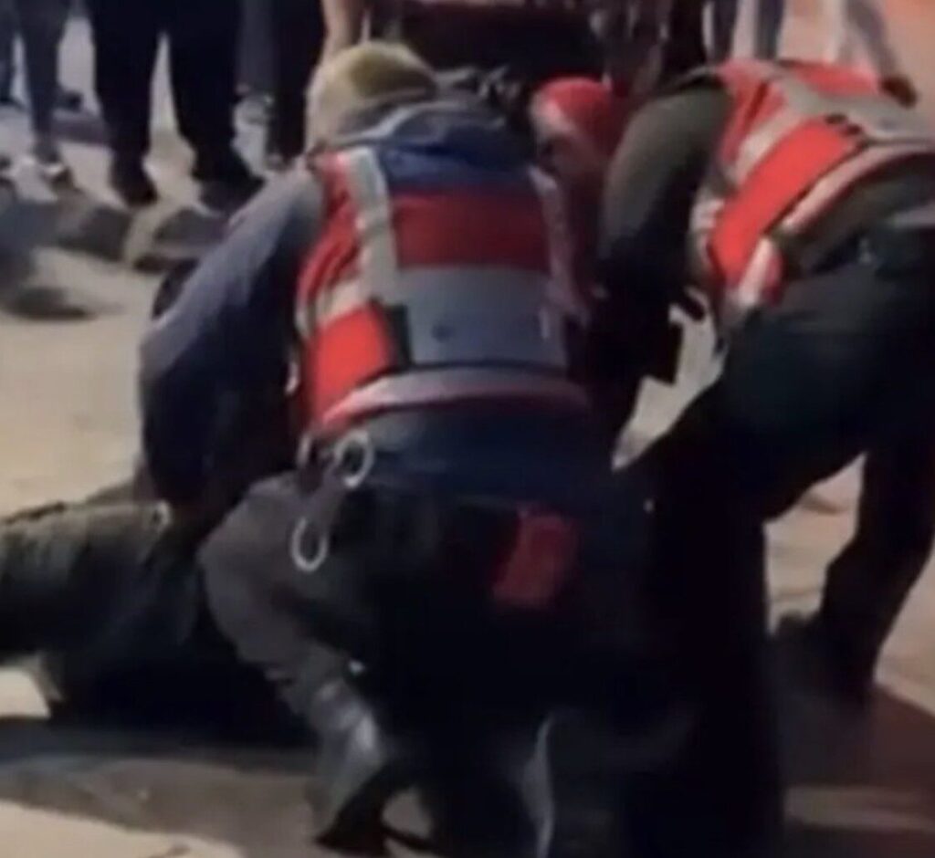 Knife Attack Shocks Leicester Square: Man Arrested – UKNIP