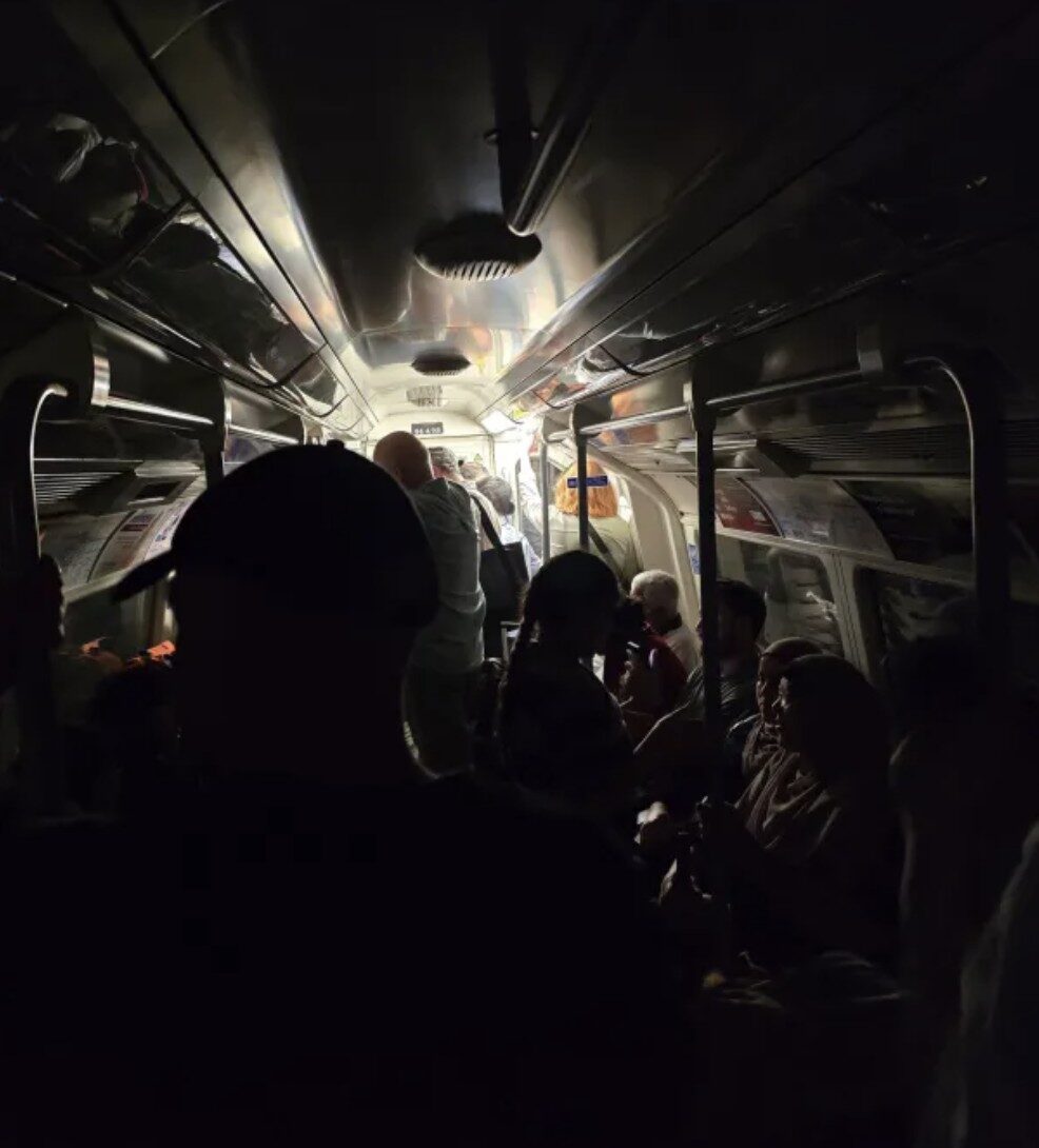 Tube Chaos as Jubilee Line Passengers Trapped for Hours in Carriage