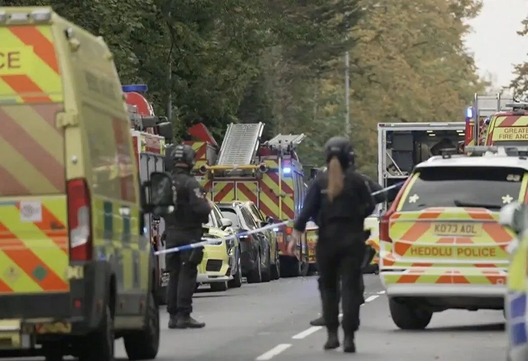 Armed Police Swarm Synagogue After Stabbing Attack