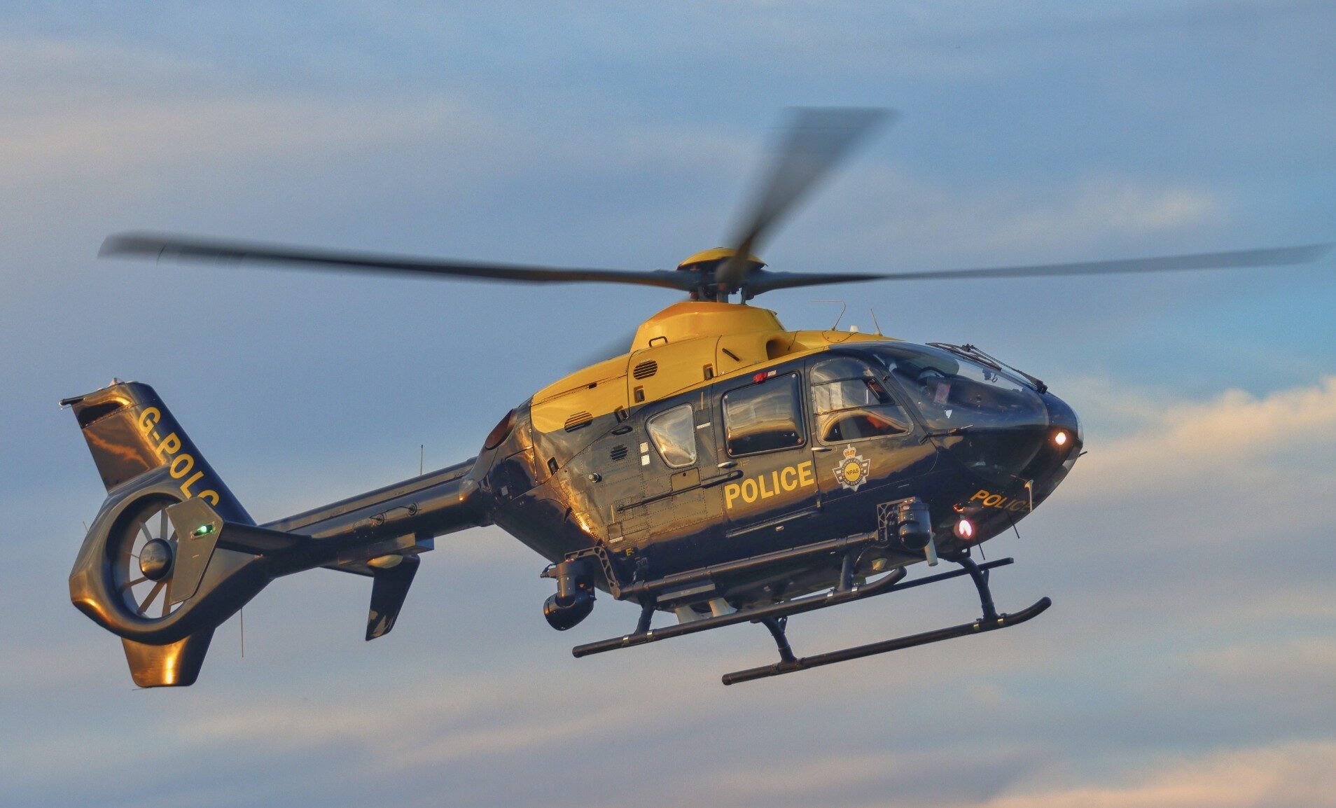 Police Helicopter Scrambles Over Swindon Estate ? UKNIP