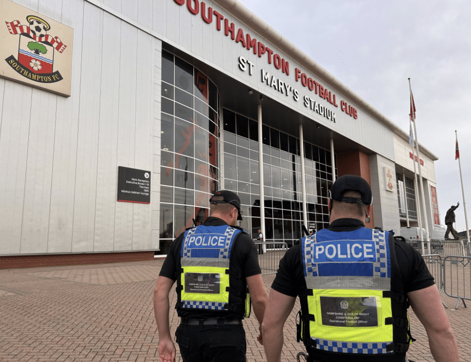 Saints Fan Banned for Pitch Invasion and Lighter Toss at Southampton vs Portsmouth Derby ? UKNIP