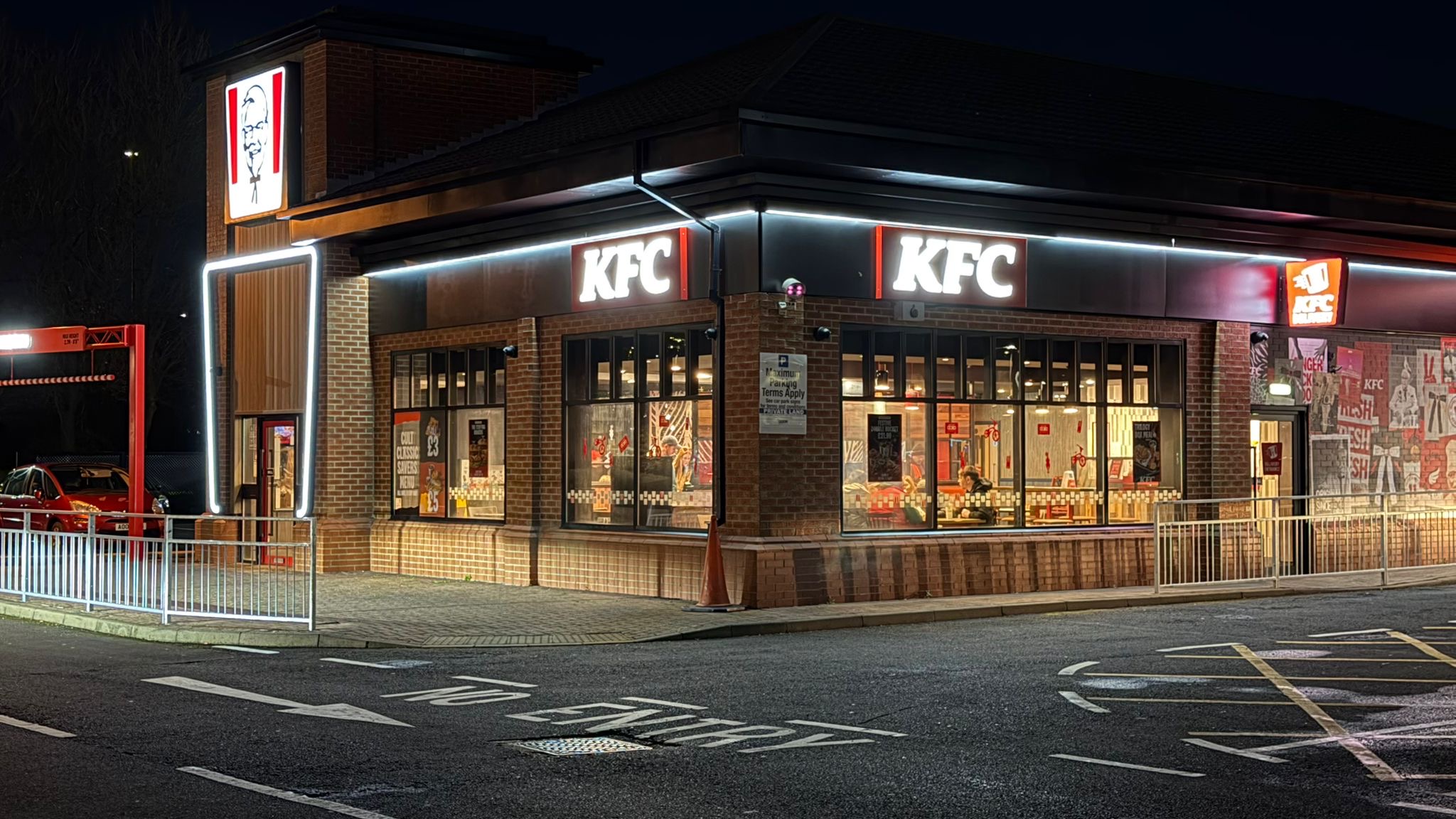 Gun scare at Grimsby KFC ends with three arrests