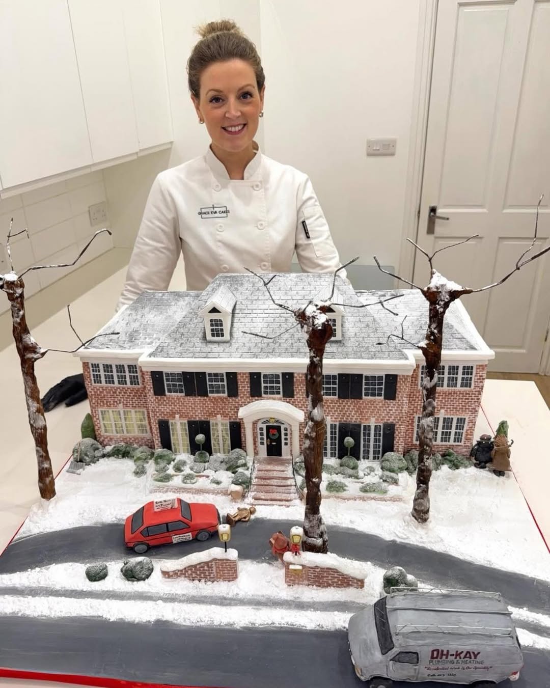 Baker Whips Up Stunning Home Alone Cake for Christmas Window!