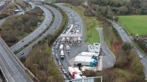 Chaos in Eurotunnel: Hundreds Stranded in Freezing Cold