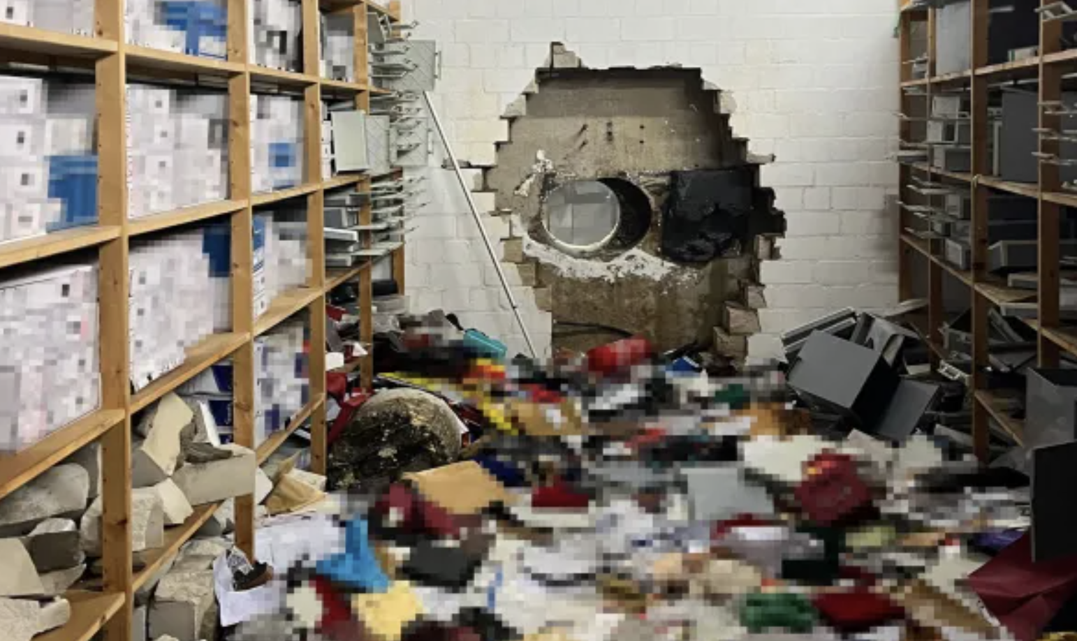 Christmas Bank Heist: Thieves Drill Into Vault, Haul £30 Million in Gold