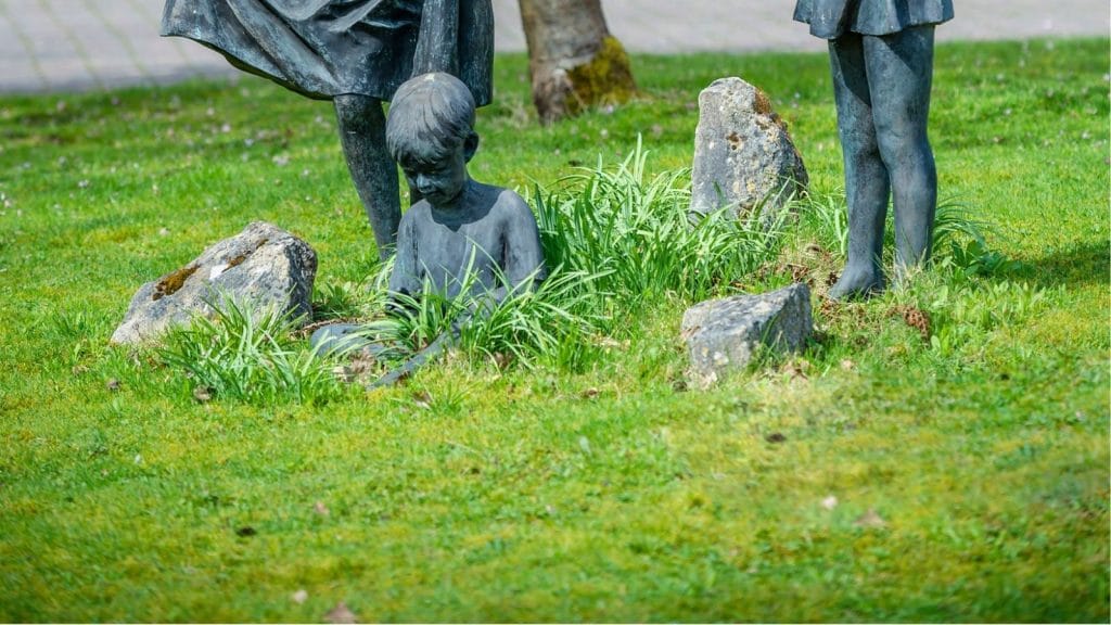 Daylight Theft Shocks Children’s Hospice Staff: Beloved Statue Stolen