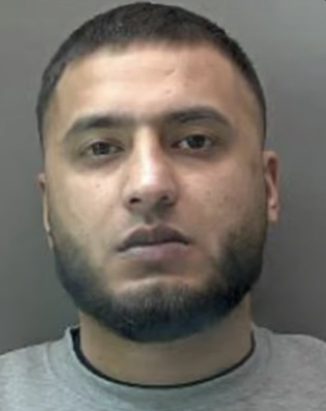 Knife-wielding thug jailed for terrifying home attack in Luton