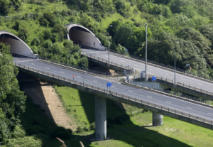 A20 Roundhill Tunnel Shuts After Major Diesel Spill – Diversions in Place