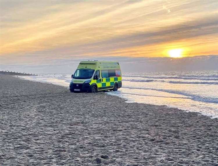 Ambulance Gets Stuck in Mud at Camber Sands – Even with Blues and Sirens