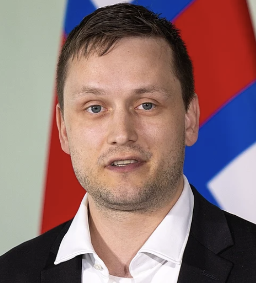 Greenland says “Hands off!” as Trump threatens “hard way” takeover