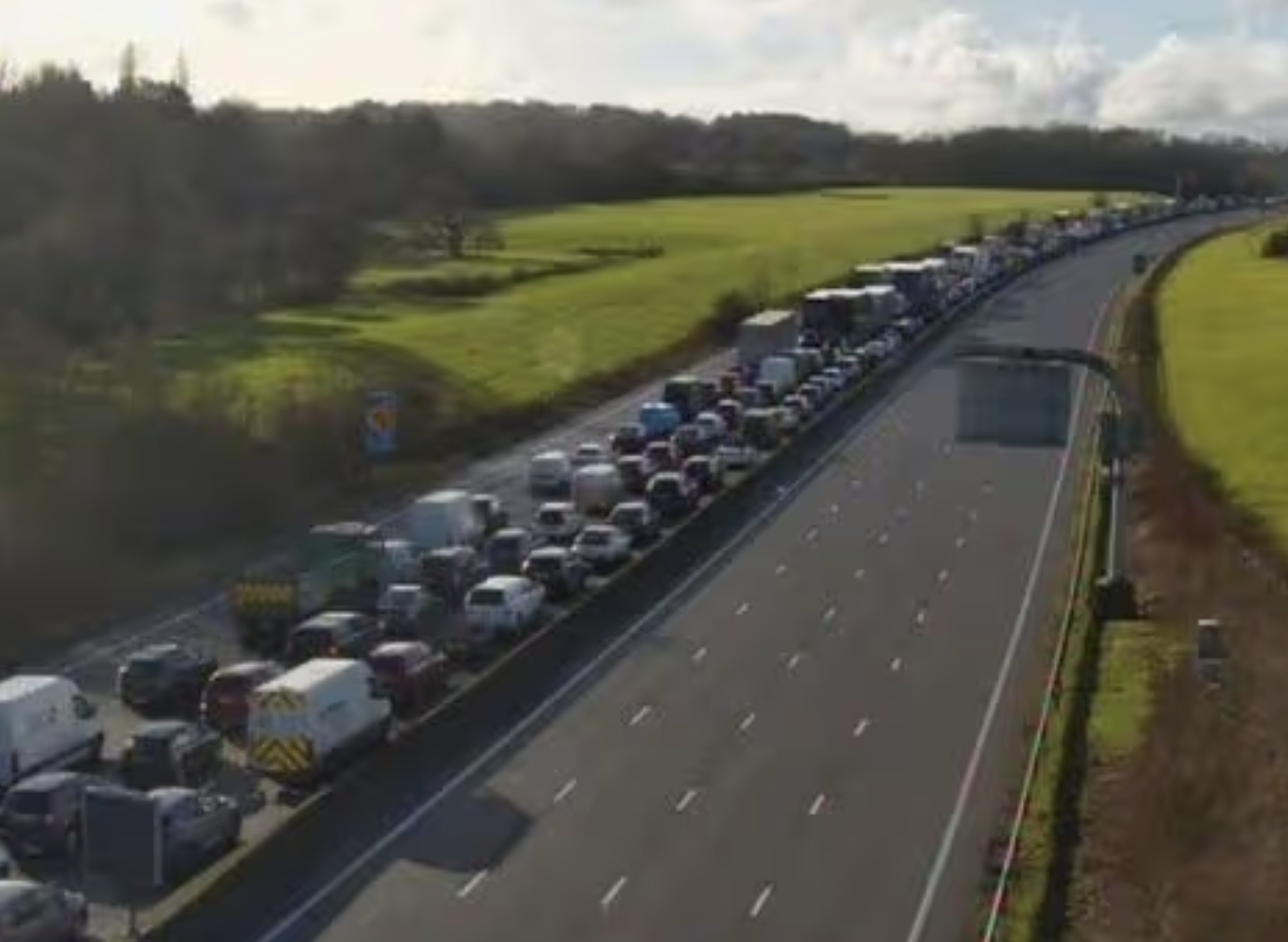 M25 Chaos: Vehicle Fire Halts Traffic Between J5 and J6