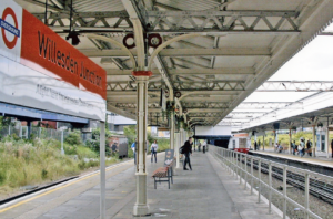 Man Slashed in Knife Fight at London Overground Station