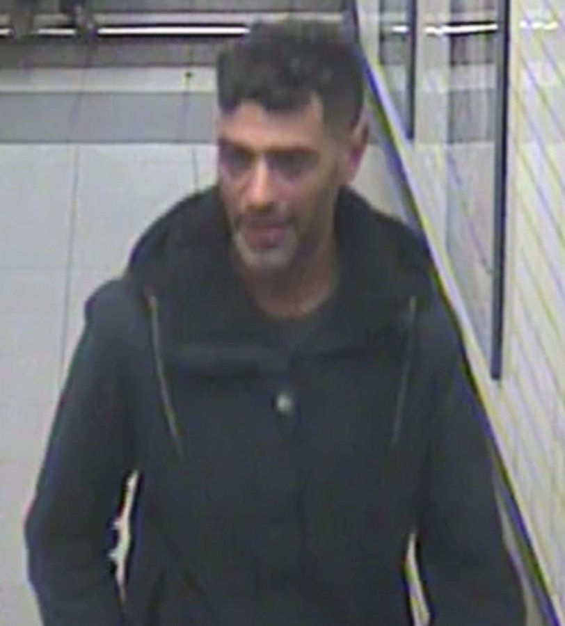 Police Hunt Man Over Sexual Assault at Sloane Square Tube