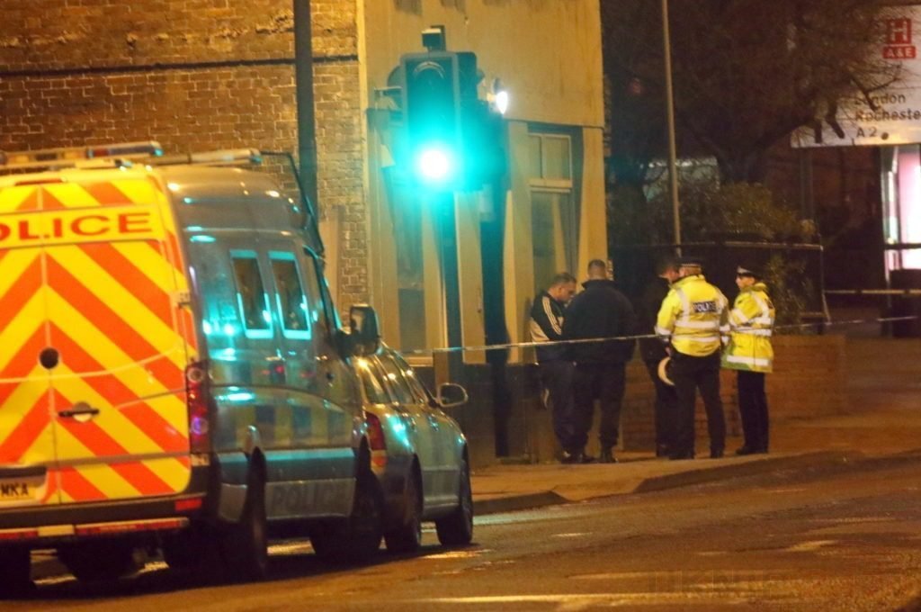 Man hold police to ransom on Chatham roof top