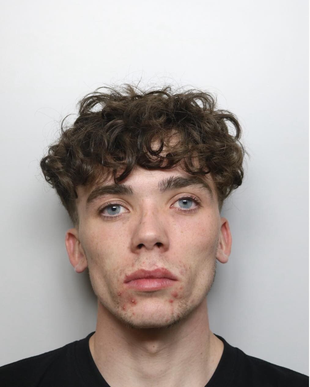 Manhunt Underway for Suspect in Leeds Stabbing Murder ? UKNIP