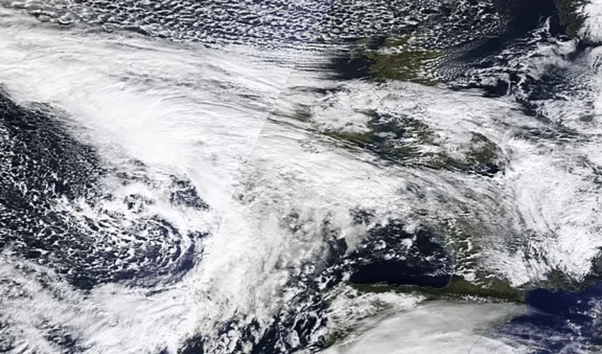 Storm Ciarán Set to Slam South Coast with 80mph Winds – Major Travel Chaos, School Closures, and Flood Alerts Ahead