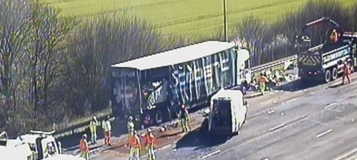 Picture shows terrifying aftermath of triple lorry smash on M25 before traffic chaos