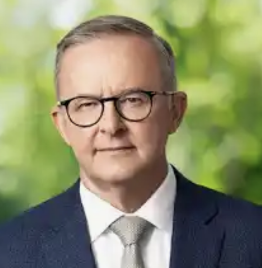 Australian PM Anthony Albanese Heckled And Escorted Out Of Sydney Mosque — Then Insists Reception Was ‘Incredibly Positive’