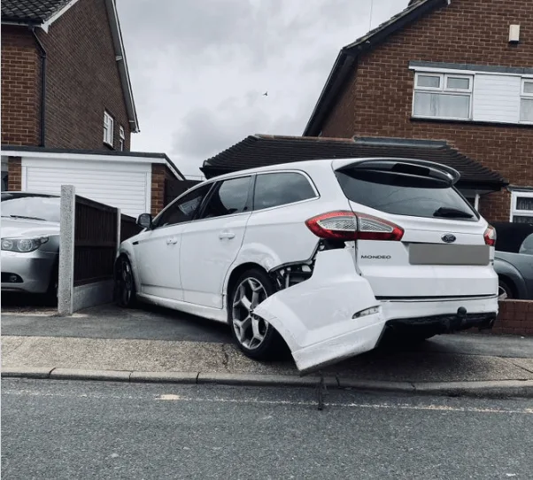 Two Machetes Have Been Recovered After  A Driver Makes Off From Police In Dartford