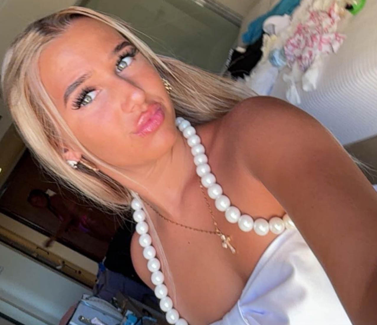 16-Year-Old Girl Stabbed to Death in Leeds