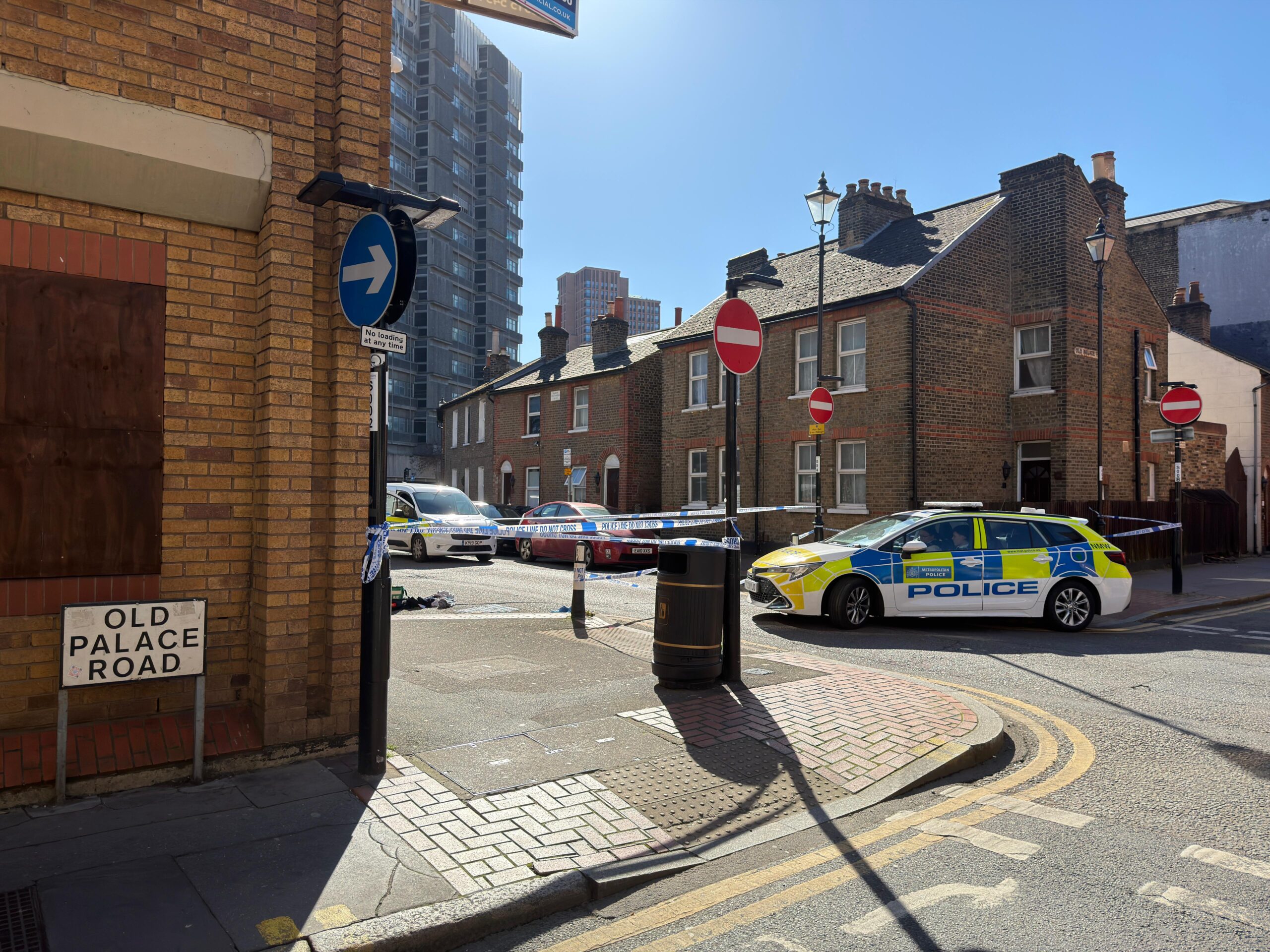 Midnight Crash in Croydon Sparks Rapid Ambulance Response