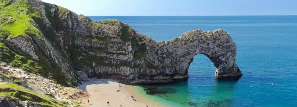 The UK government’s proposal to house asylum seekers on a barge off the coast of Dorset has been met with opposition, with local Conserva…