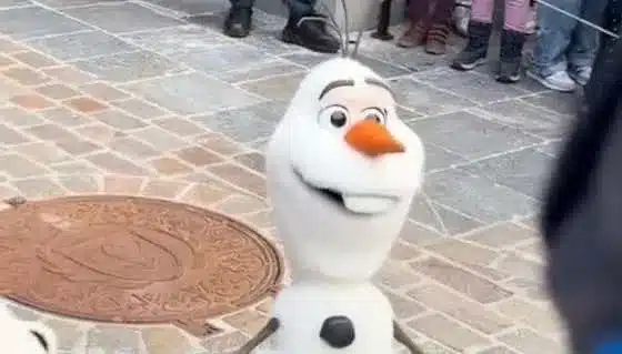 Disneyland Paris’ ‘Frozen’ Olaf Shocks Visitors by Dropping Dead on Day One