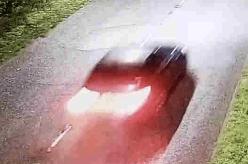 Officers investigating a serious collision in #Grays which left two runners with serious injuries are releasing an image of the vehicle w