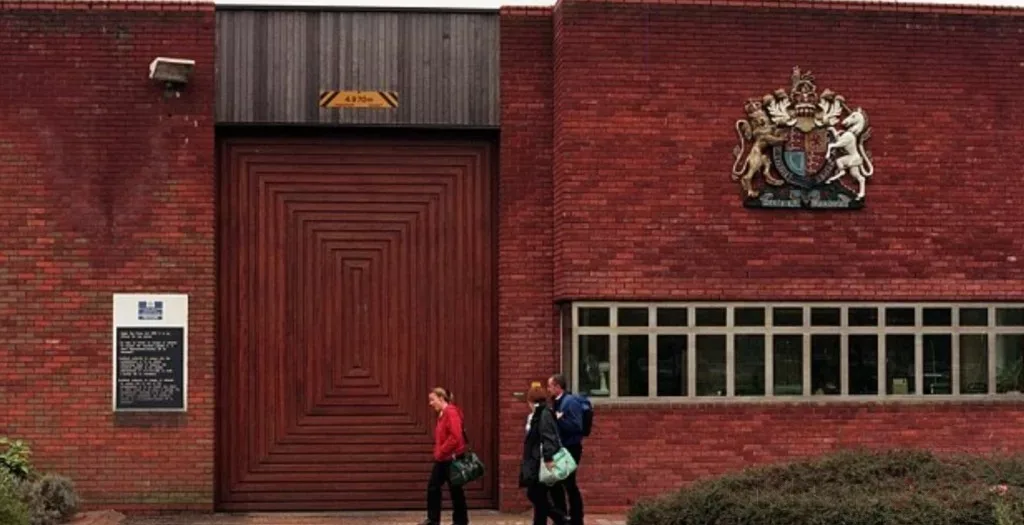 London Fire Brigade  Called To Hmyoi Feltham