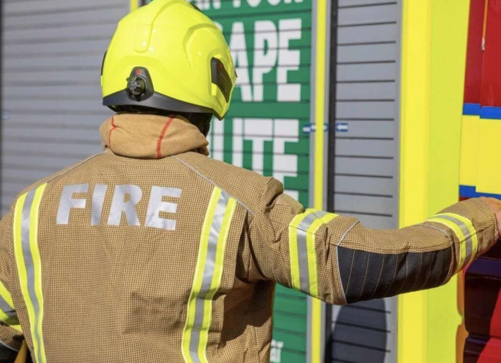 Two People Were Taken To Hospital Following Suspicious  Fire At A Flat In #ladbrokegrove