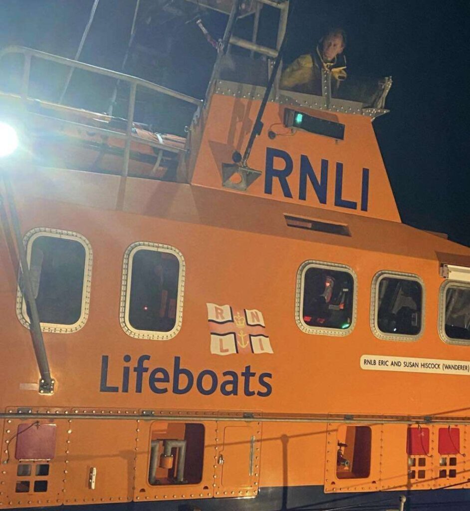 Yarmouth Rnli Assist Yacht Drifting In The English Channel