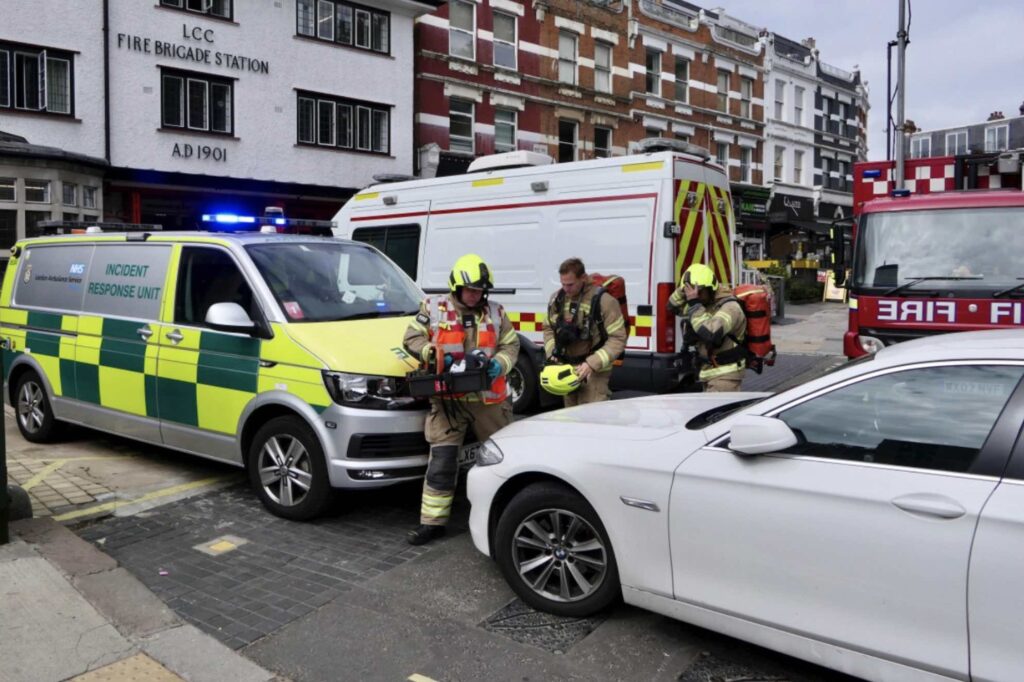 Met Terror Police Called To West Hampsted Chemical Scare One Man Has Been Treated By Paramedics